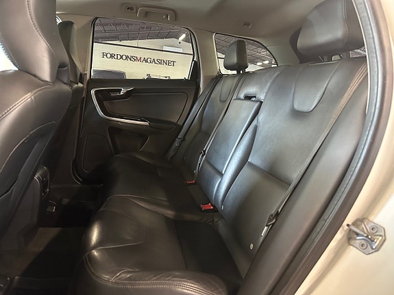 Volvo XC60 12 of 17