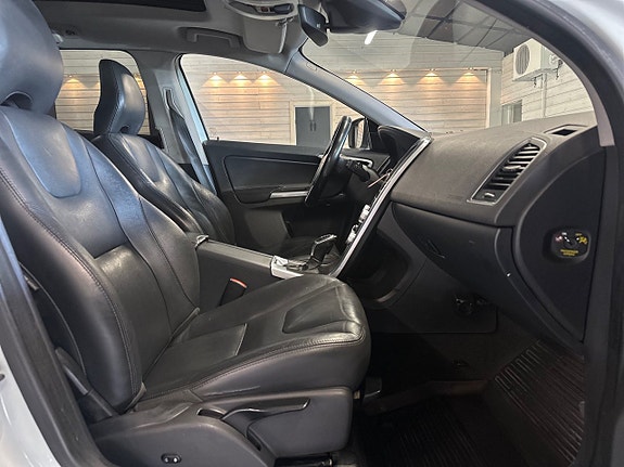 Volvo XC60 10 of 17
