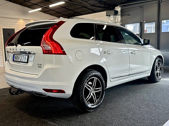 Volvo XC60 3 of 17