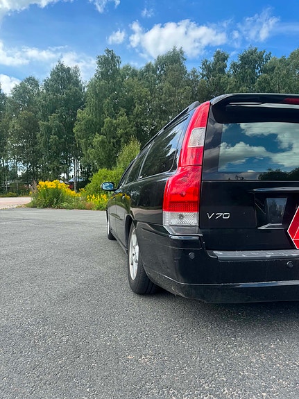 Volvo V70 3 of 9
