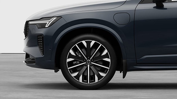 Volvo XC90 2 of 30