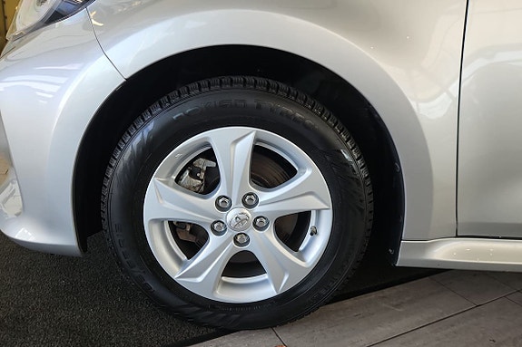 Toyota Yaris 11 of 16