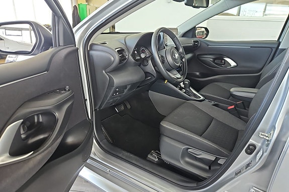 Toyota Yaris 12 of 16