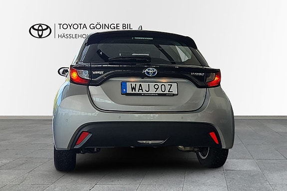 Toyota Yaris 4 of 16