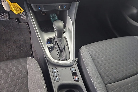 Toyota Yaris 13 of 16
