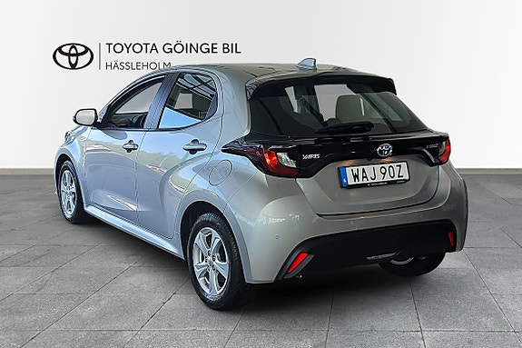 Toyota Yaris 2 of 16