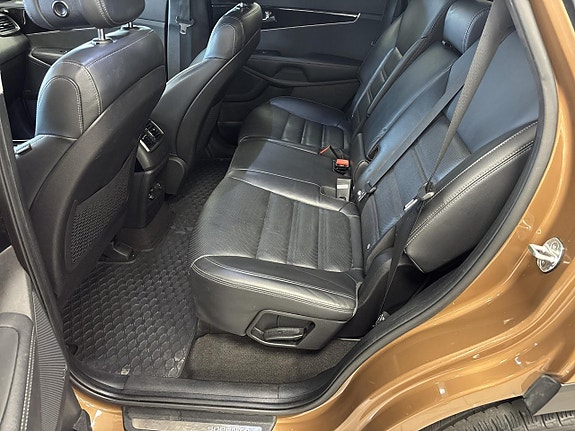 Kia Sorento 9 of 17
