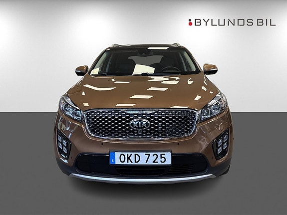 Kia Sorento 2 of 17