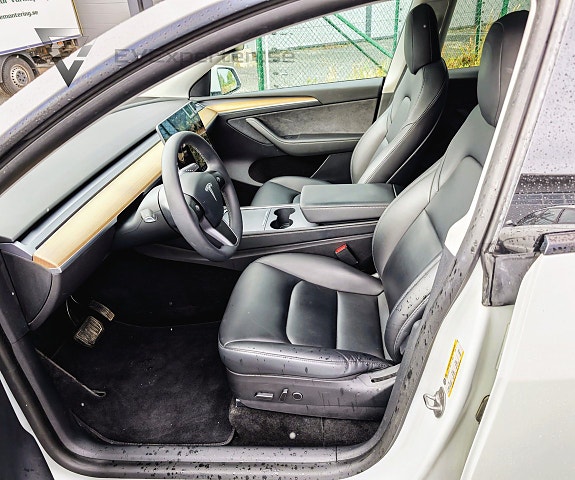 Tesla Model Y 14 of 23