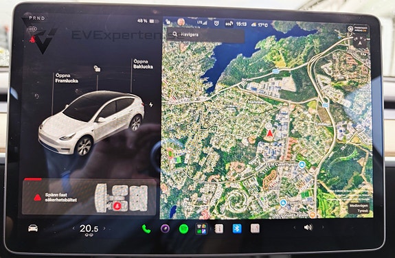Tesla Model Y 18 of 23