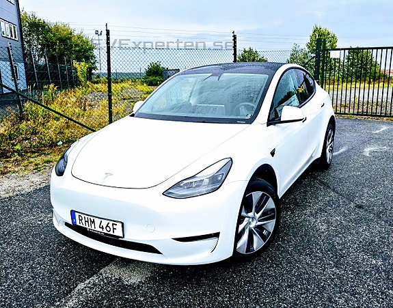Tesla Model Y 2 of 23
