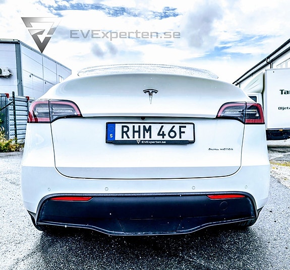 Tesla Model Y 6 of 23