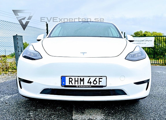 Tesla Model Y 4 of 23