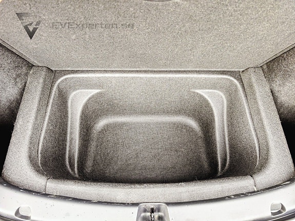 Tesla Model Y 12 of 23