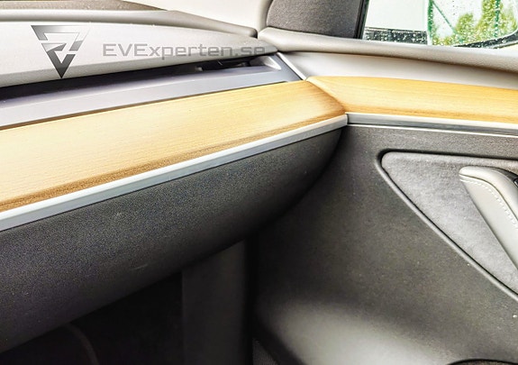 Tesla Model Y 17 of 23