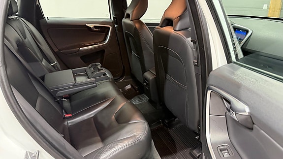 Volvo XC60 16 of 22