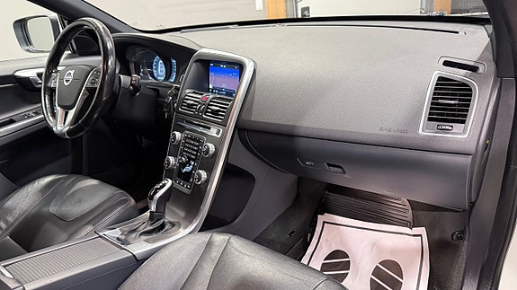 Volvo XC60 12 of 22