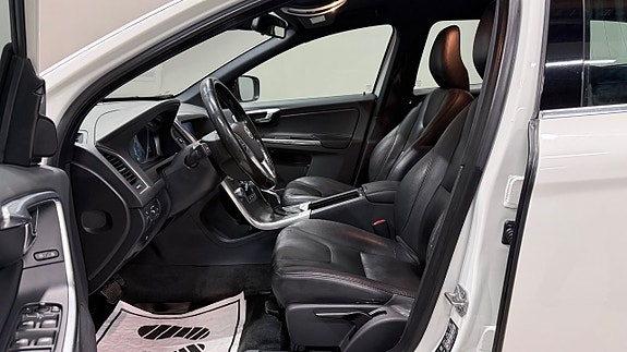Volvo XC60 8 of 22