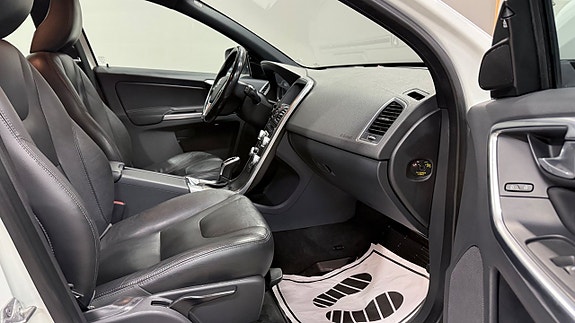 Volvo XC60 11 of 22