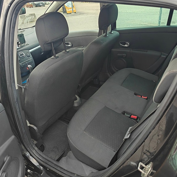 Renault Clio 6 of 8