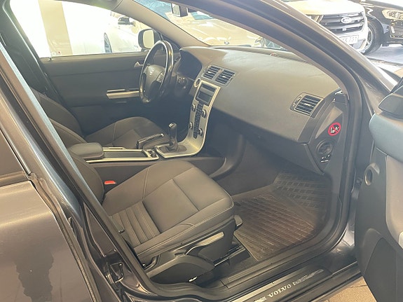 Volvo V50 7 of 8