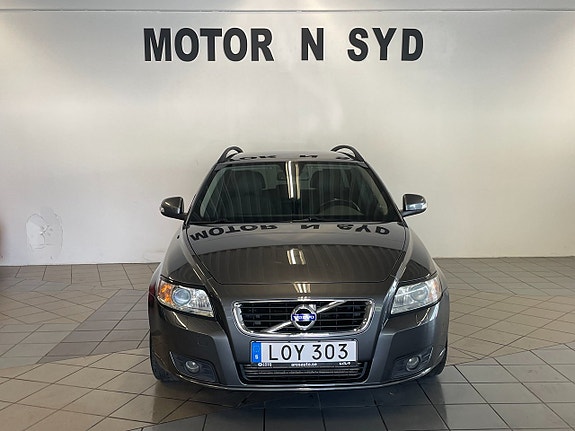 Volvo V50 2 of 8