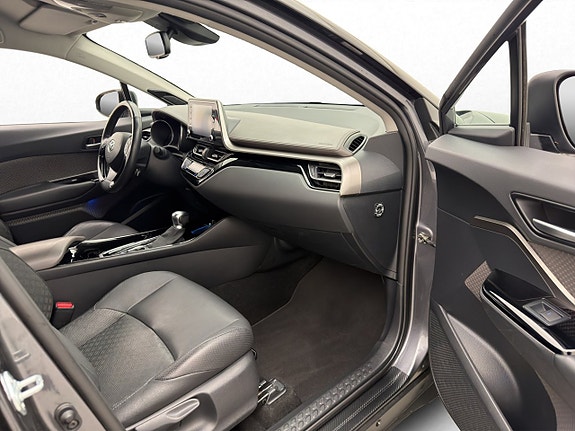 Toyota C-HR 10 of 28