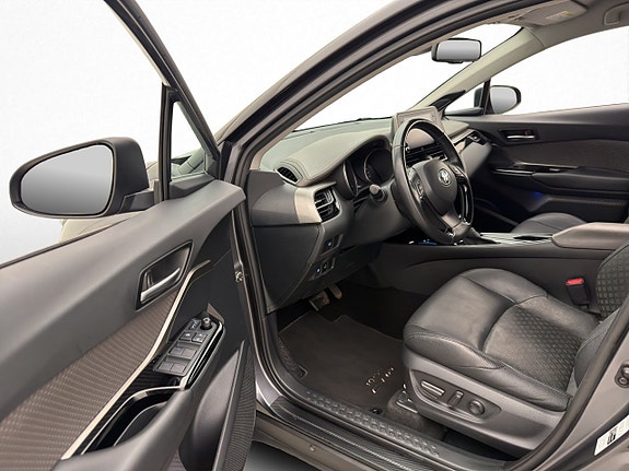 Toyota C-HR 13 of 28