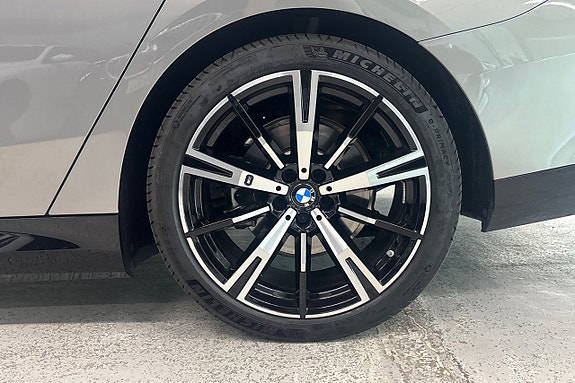 BMW 530e 16 of 19