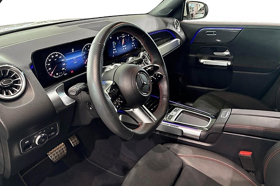 Mercedes-Benz GLB200 22 of 27