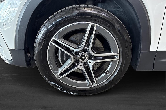 Mercedes-Benz GLB200 5 of 27