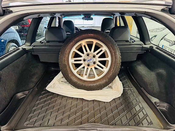 Volvo V70 12 of 24