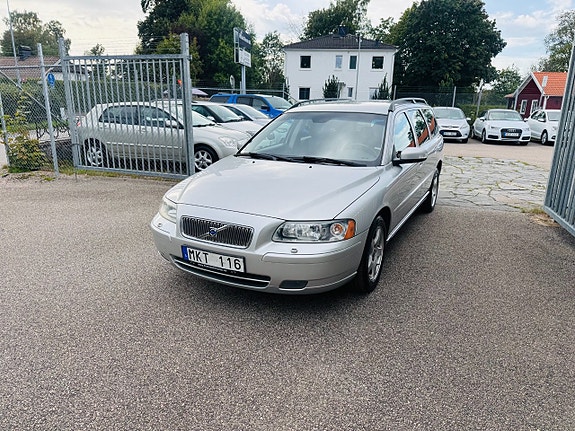 Volvo V70 2 of 24
