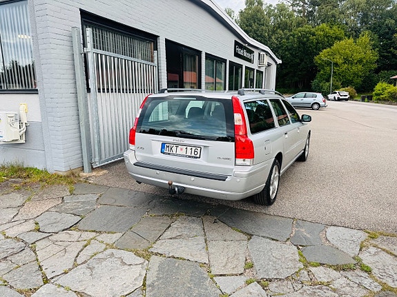 Volvo V70 3 of 24