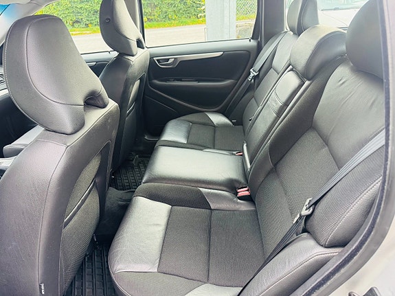 Volvo V70 7 of 24