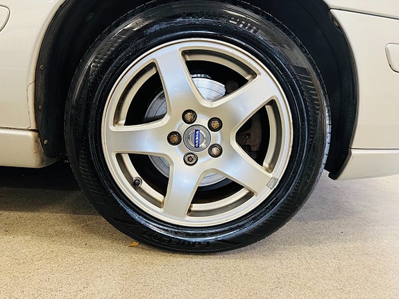 Volvo V70 11 of 24