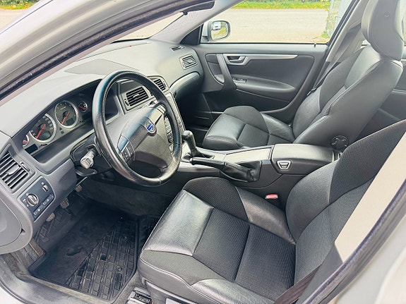 Volvo V70 8 of 24