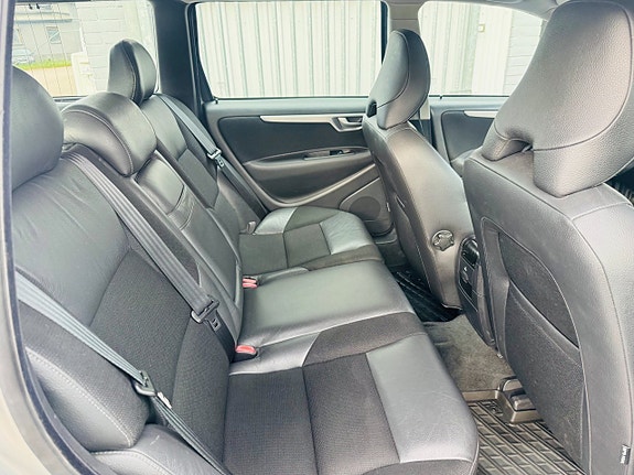 Volvo V70 6 of 24