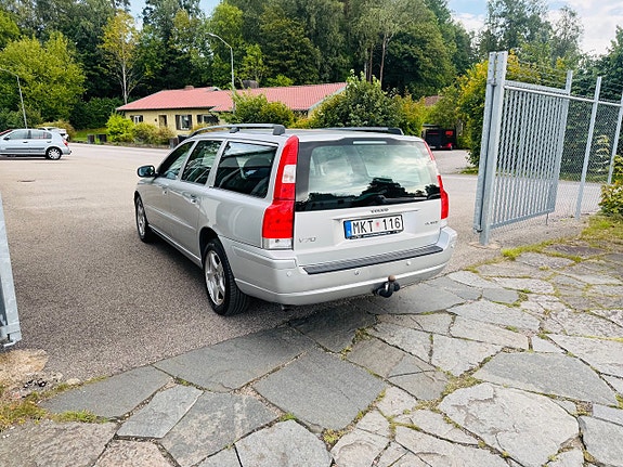 Volvo V70 4 of 24