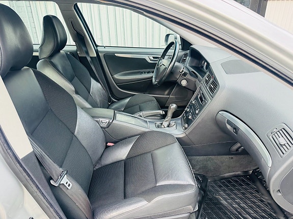 Volvo V70 5 of 24