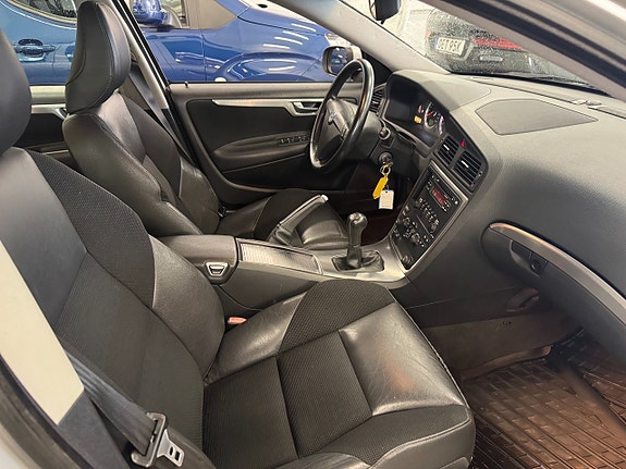 Volvo V70 17 of 24
