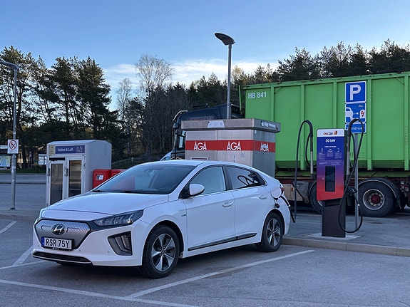 Hyundai IONIQ 4 of 4