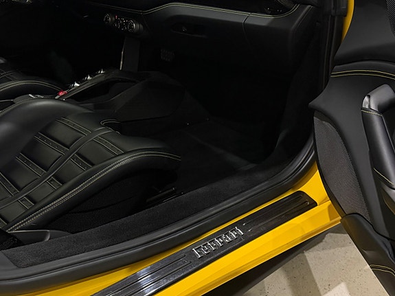 Ferrari 488 GTB 13 of 17