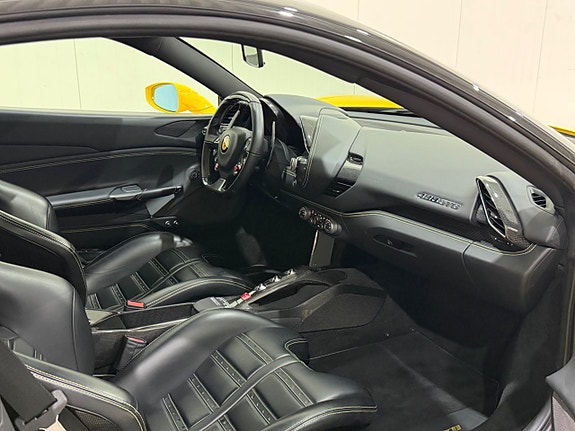 Ferrari 488 GTB 11 of 17