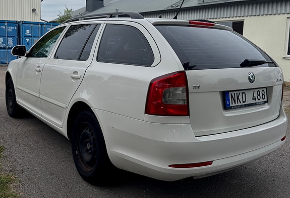 Skoda Octavia 2 of 10