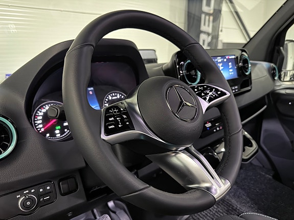Mercedes-Benz Sprinter 319 17 of 24