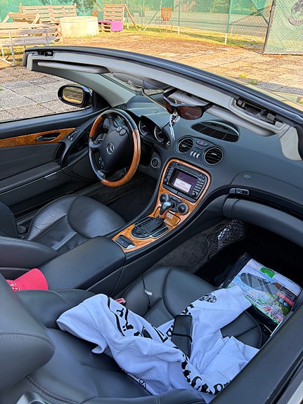 Mercedes-Benz SL500 4 of 5