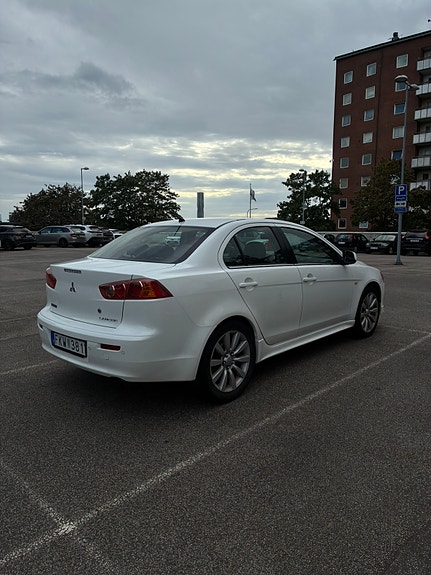 Mitsubishi Lancer 2 of 9