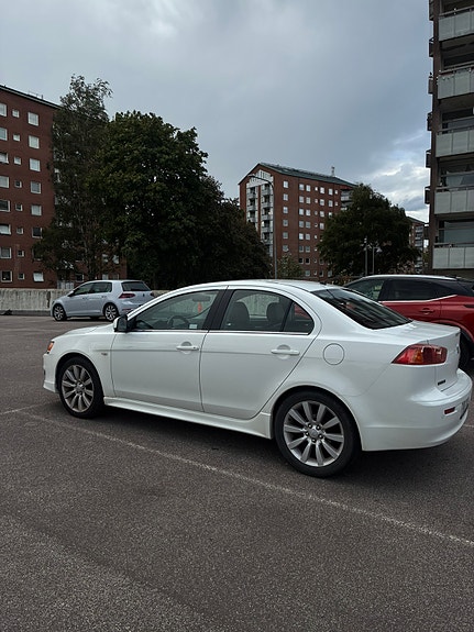 Mitsubishi Lancer 4 of 9