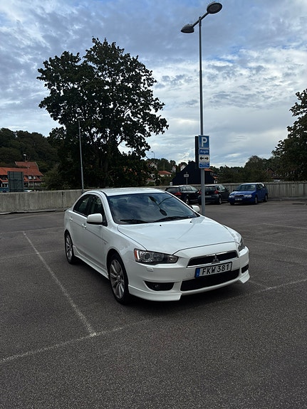 Mitsubishi Lancer 3 of 9
